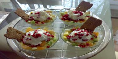 Krem Şantili Meyve Salatası