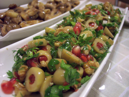 Yeşil Zeytin Salatası Tarifi ve Malzemeleri